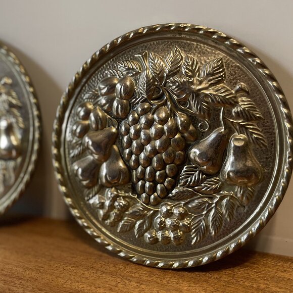 Set Vintage Hammered Brass Fruit Motif Wall Pockets MCM, English country, winery - Picture 7 of 11
